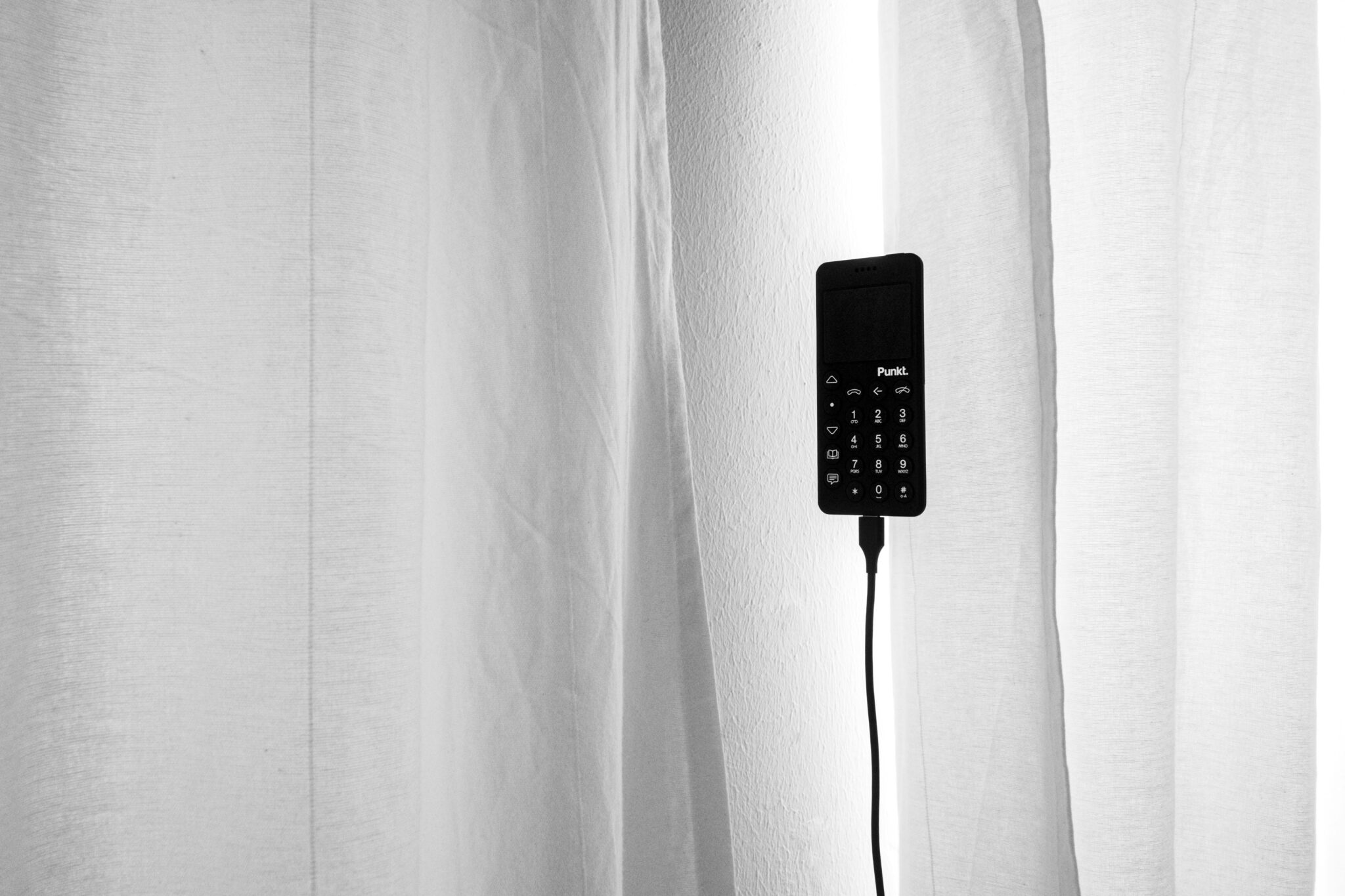 Minimalistyczny telefon firmy Punkt.